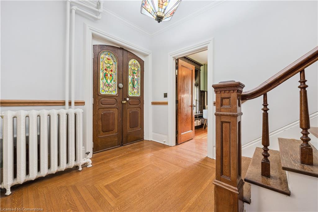 88 William Street W Property Photo 5