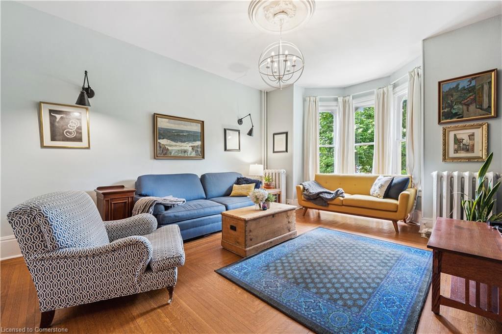88 William Street W Property Photo 6