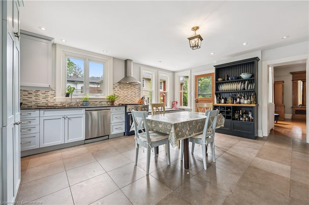 88 William Street W Property Photo 13