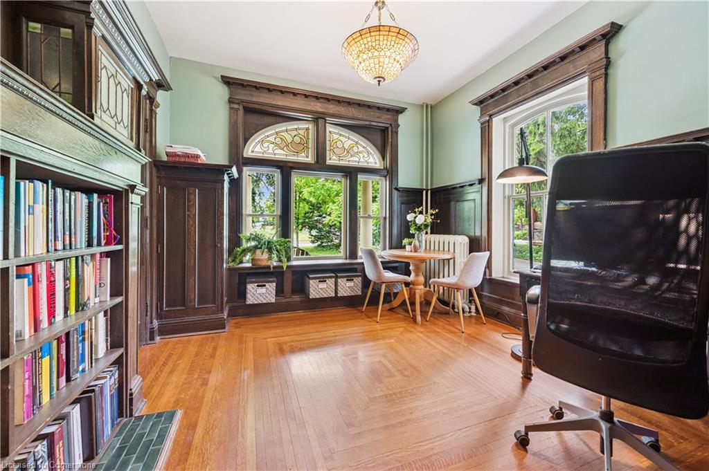 88 William Street W Property Photo 14