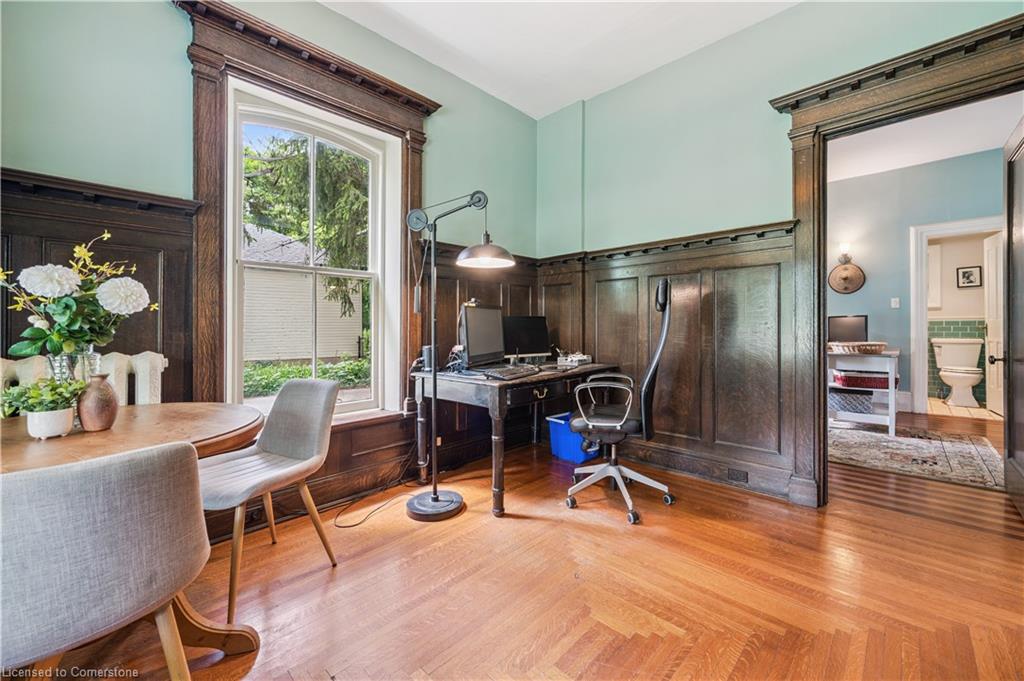88 William Street W Property Photo 15
