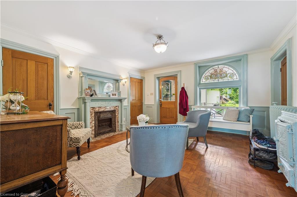 88 William Street W Property Photo 17