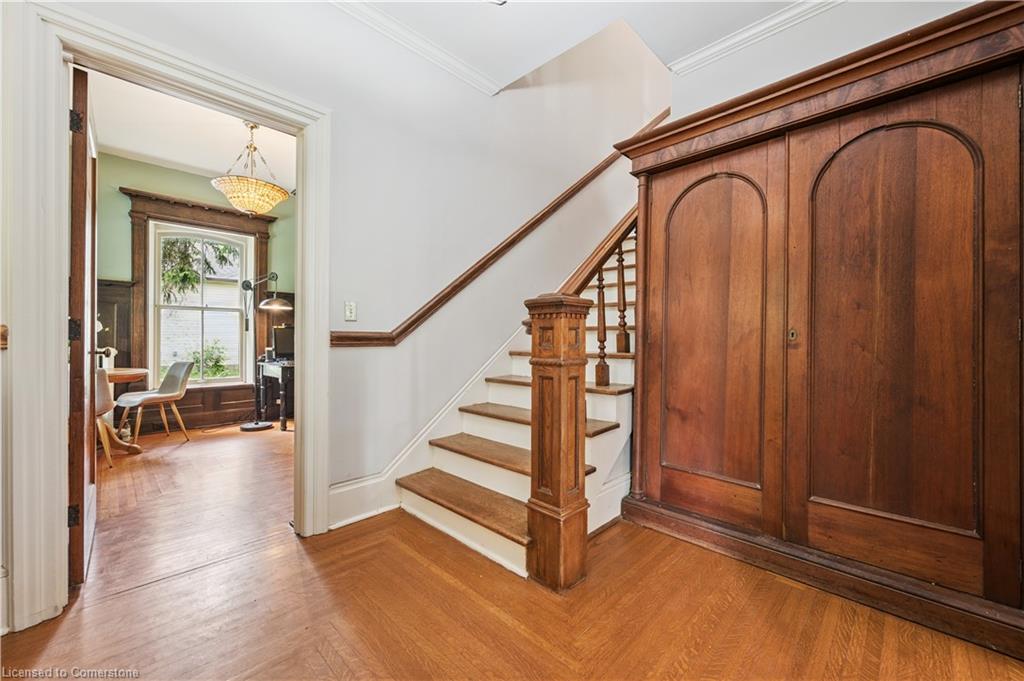 88 William Street W Property Photo 19