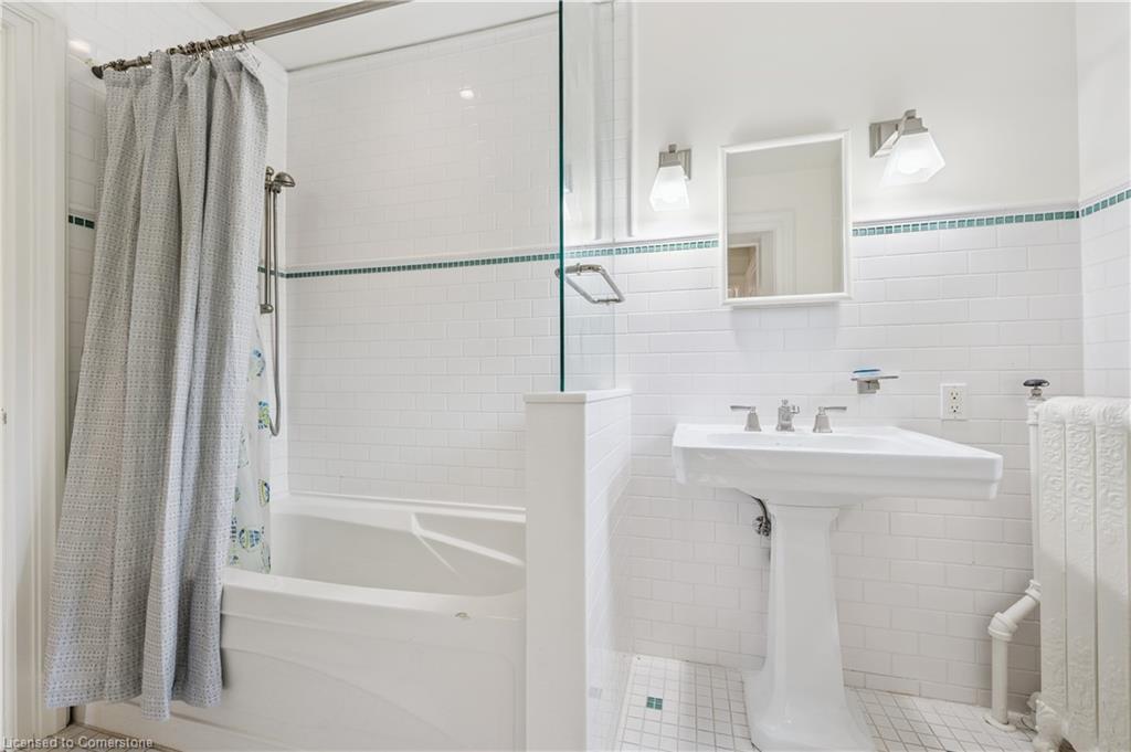 88 William Street W Property Photo 31