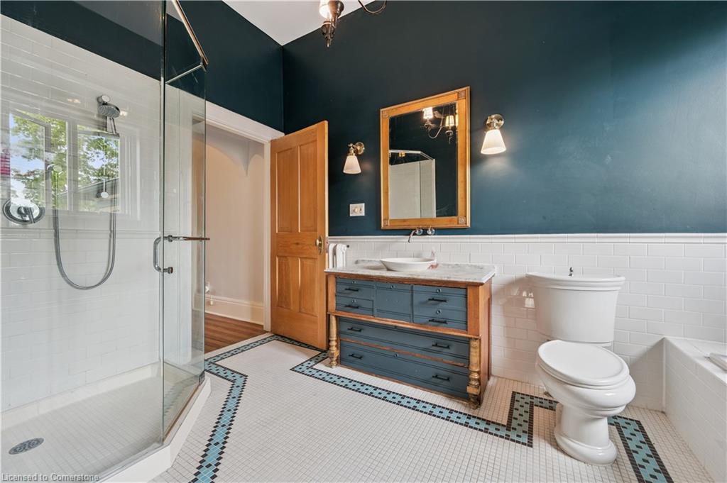 88 William Street W Property Photo 36