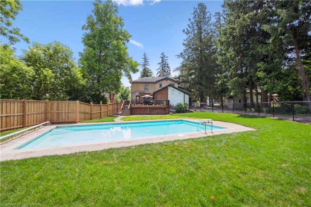 88 William Street W Property Photo 43