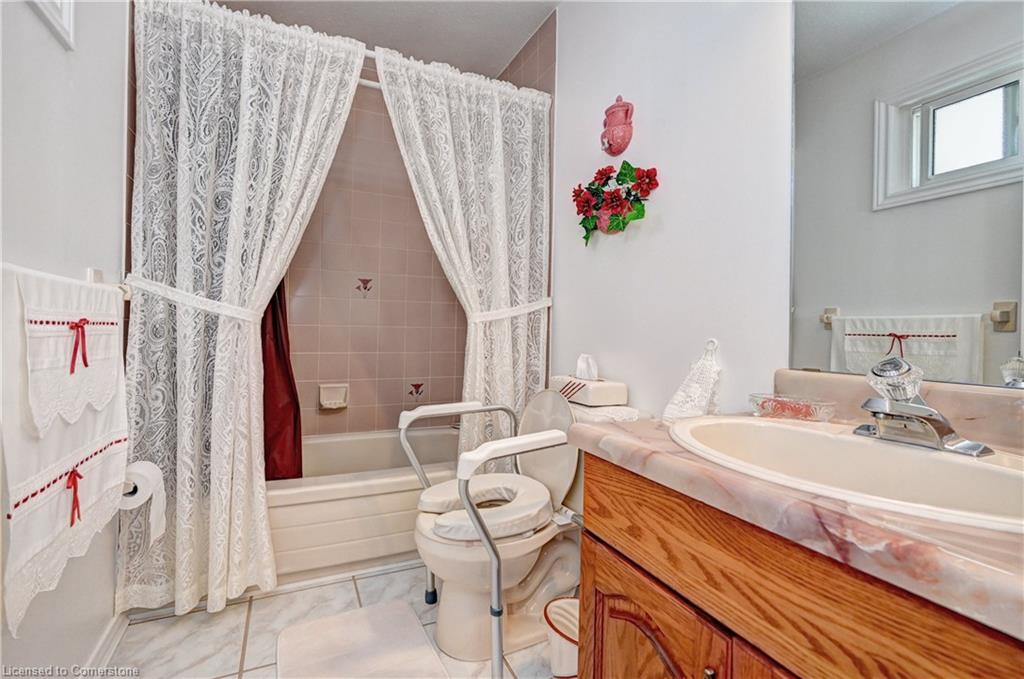 7 Quaiser Street Property Photo 31
