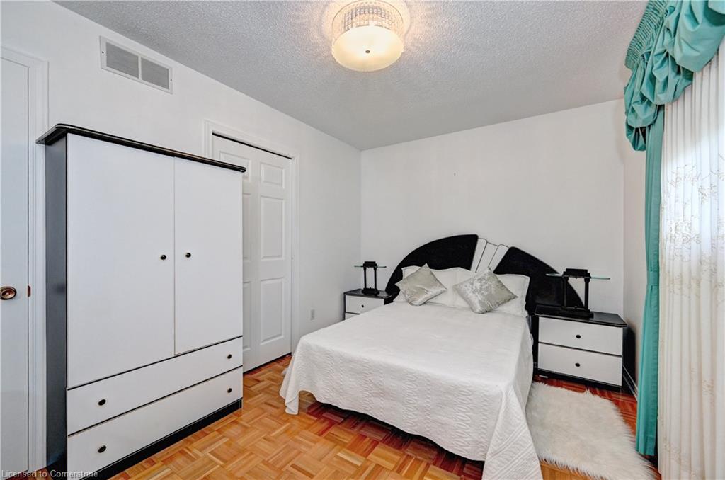7 Quaiser Street Property Photo 33