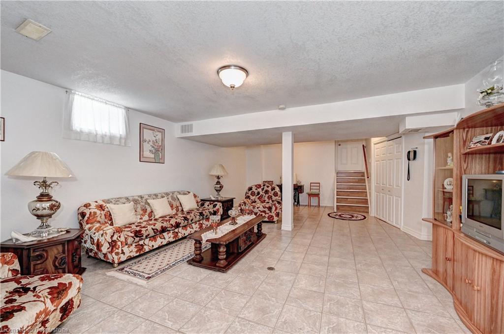 7 Quaiser Street Property Photo 37