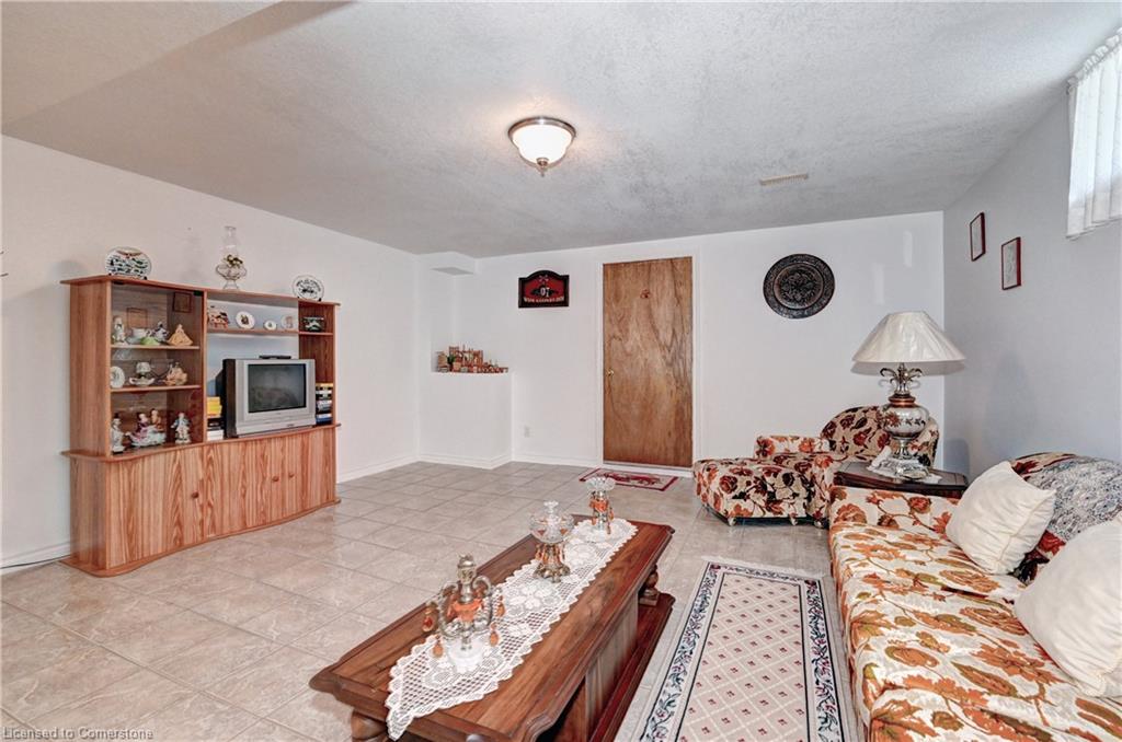 7 Quaiser Street Property Photo 38