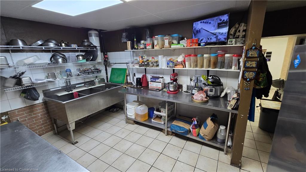 610 Upper James Street Property Photo 14