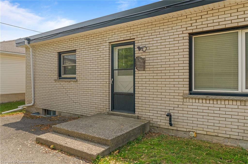 6 Munsee St S Property Photo 15