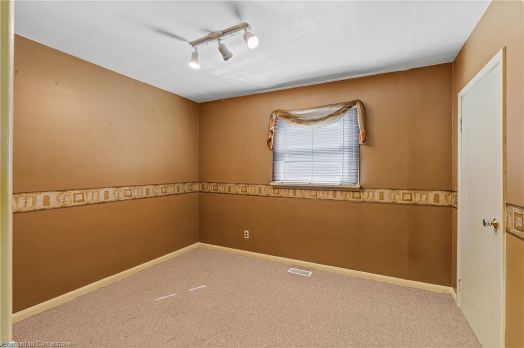 6 Munsee St S Property Photo 44
