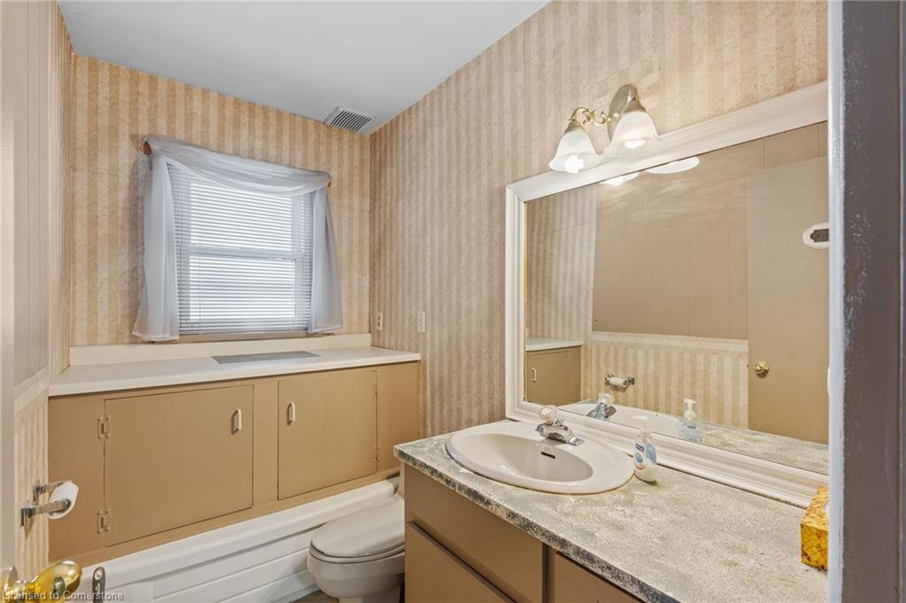 6 Munsee St S Property Photo 46