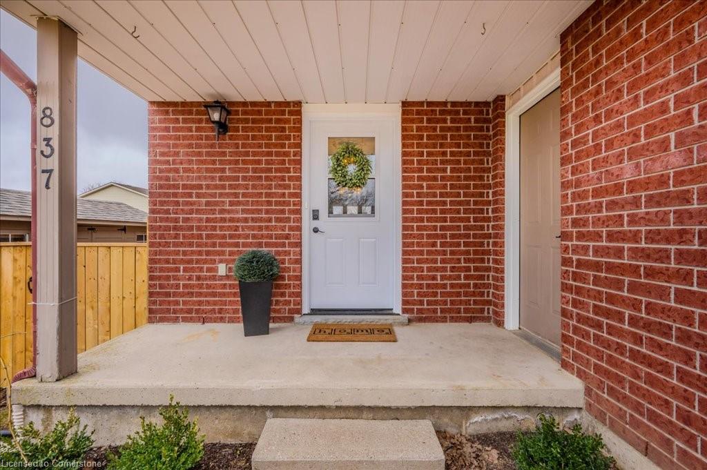 837 Edgar Street W Property Photo 3