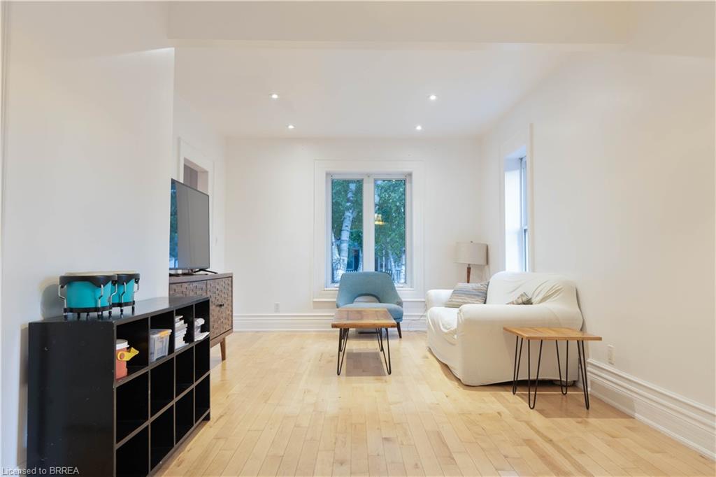 5 Wellington Street Property Photo 28