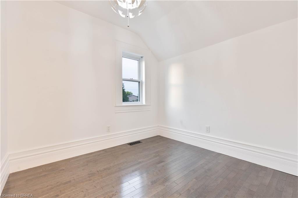 5 Wellington Street Property Photo 37