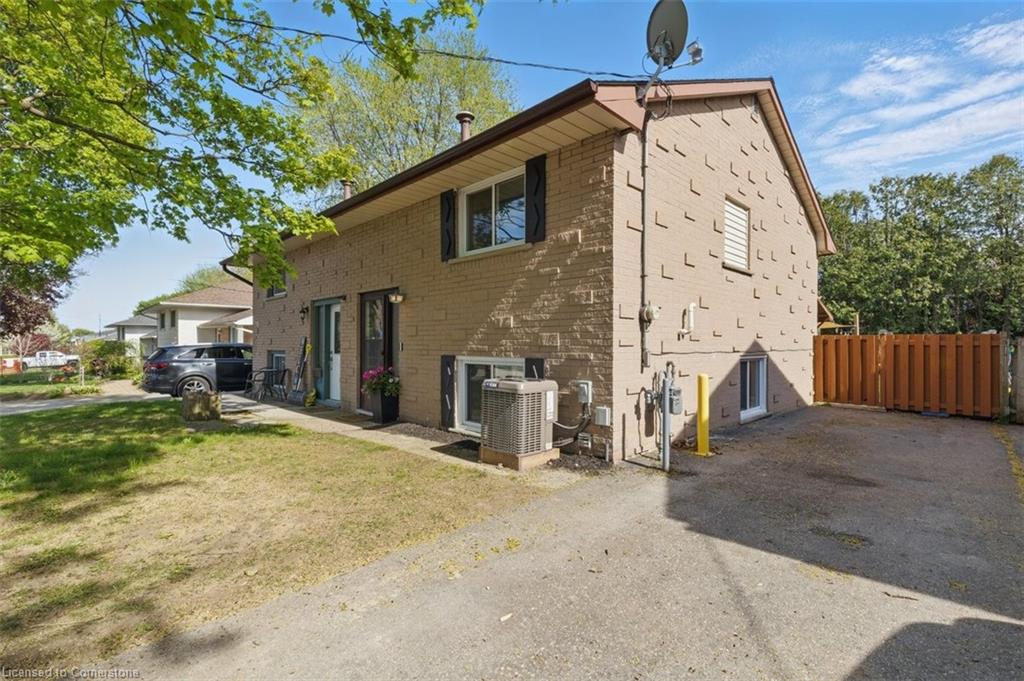 972 Warwick Street Property Photo 2