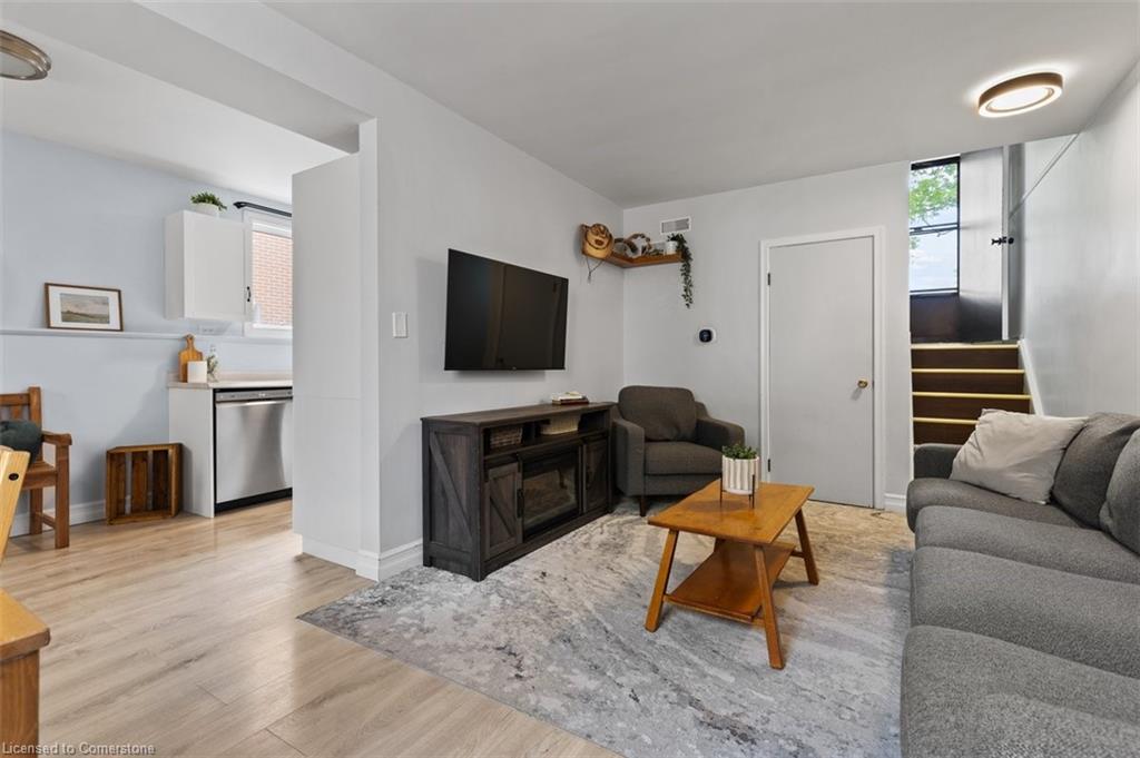 972 Warwick Street Property Photo 4