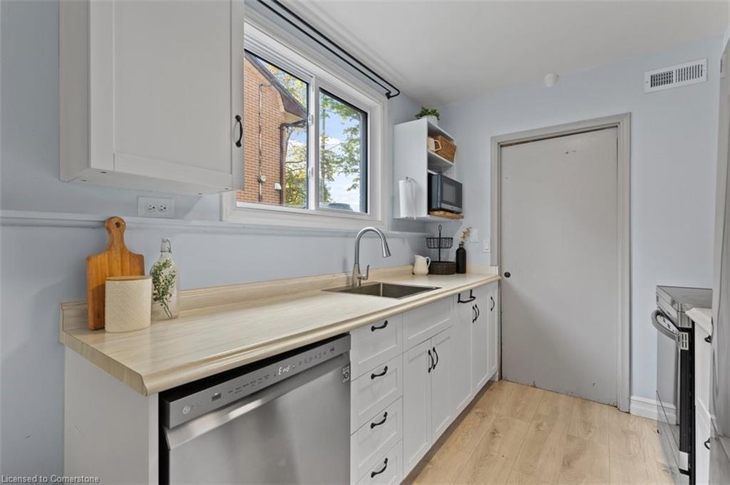972 Warwick Street Property Photo 7
