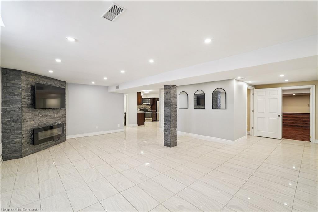 2814 Guilford Crescent Property Photo 31