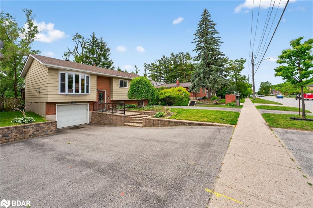 261 Edgehill Drive Property Photo 2