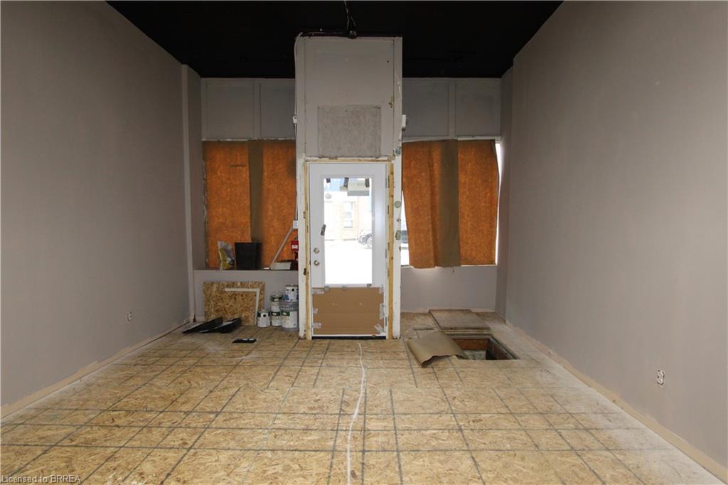 105 Thames Street S Property Photo 3