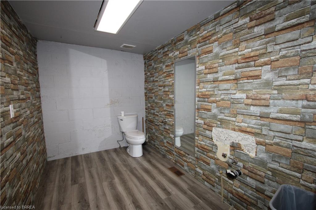 105 Thames Street S Property Photo 7