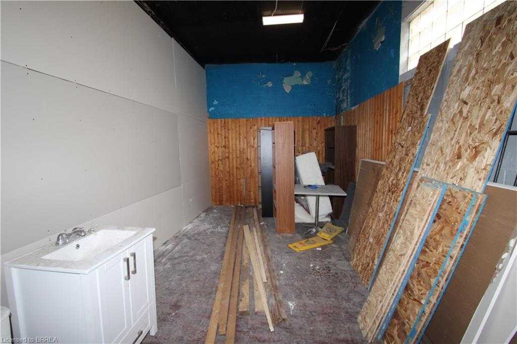 105 Thames Street S Property Photo 10