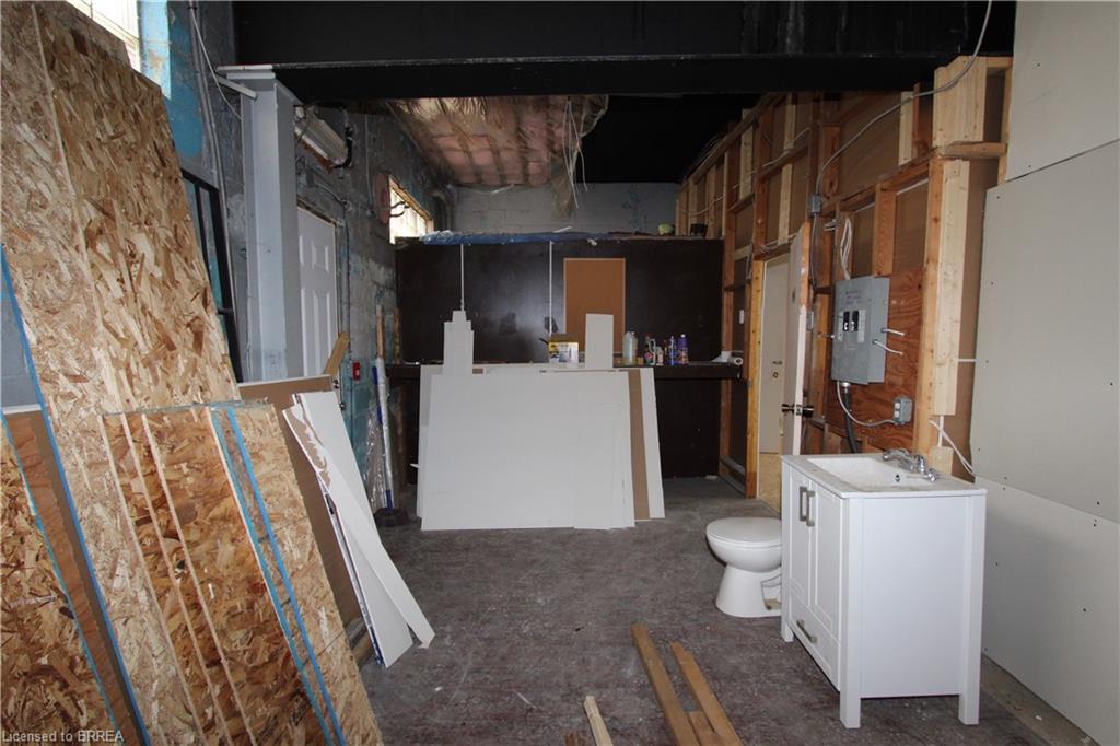 105 Thames Street S Property Photo 11