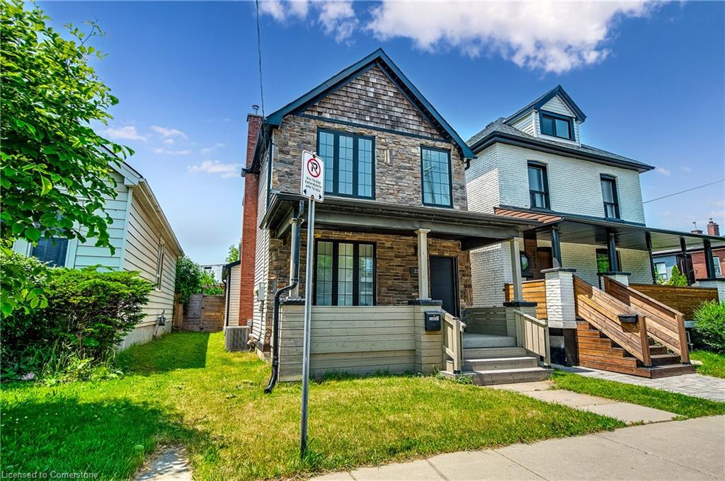 221 Rosslyn Avenue N Property Photo 1