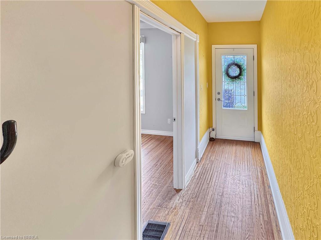 273 Brant Avenue Property Photo 8