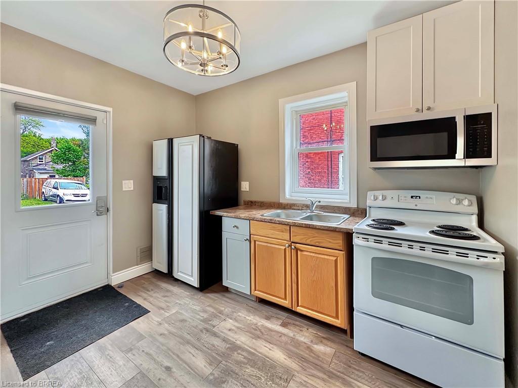 273 Brant Avenue Property Photo 12