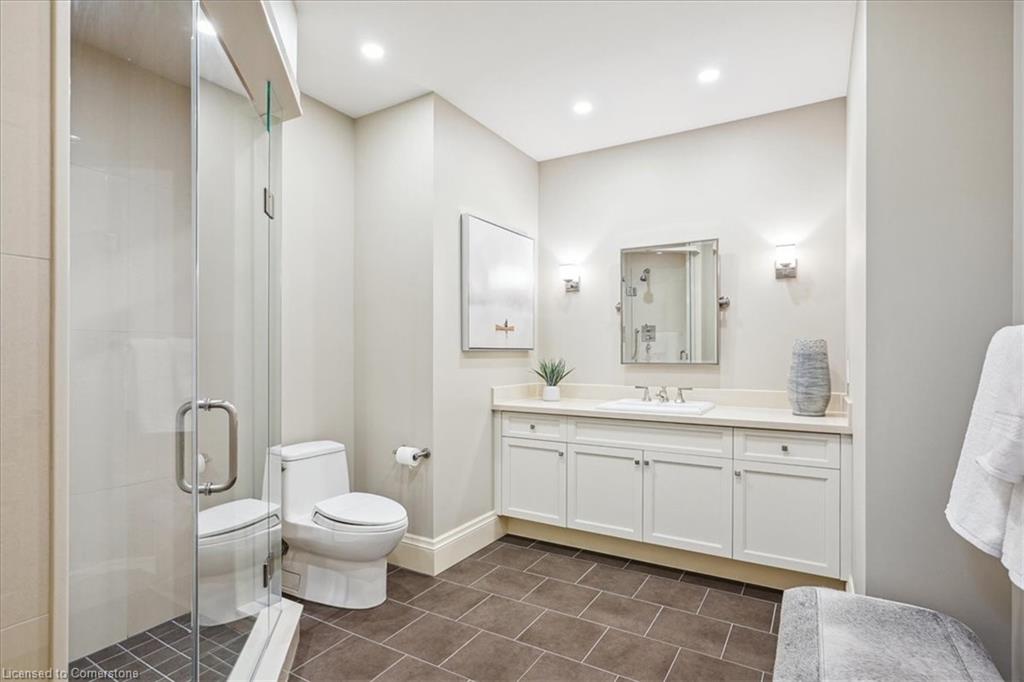 1267 Cumnock Crescent Property Photo 37