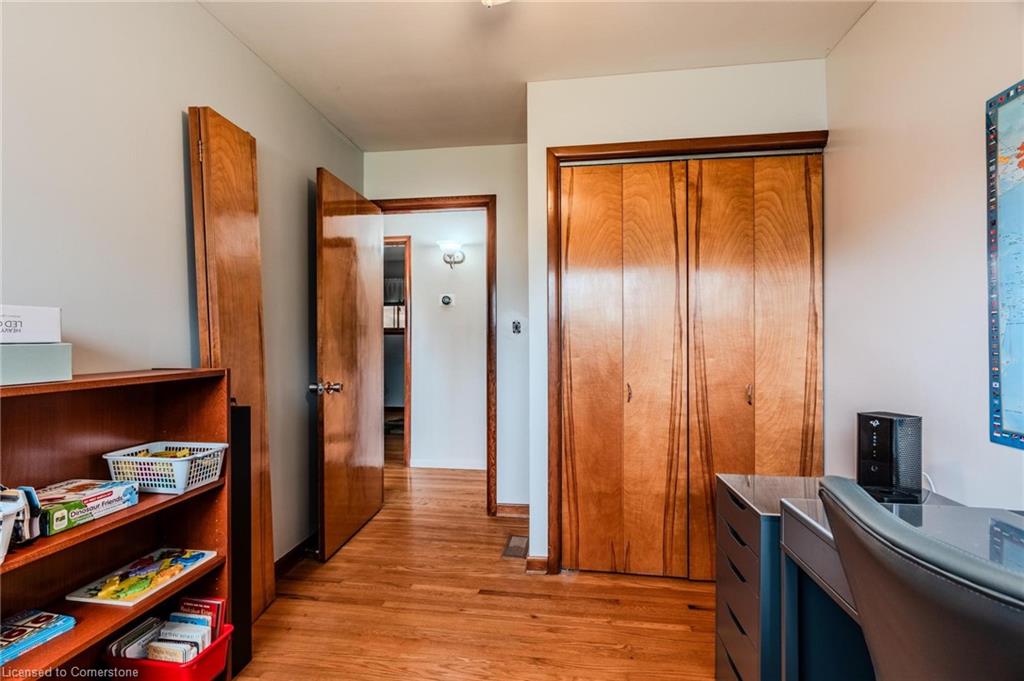 20 Mc Kay St E Street E Property Photo 17