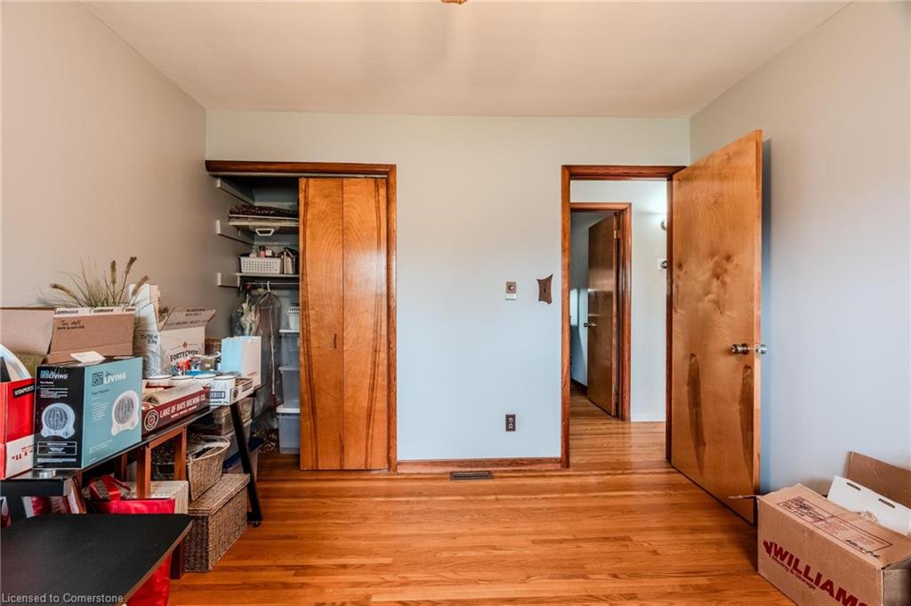 20 Mc Kay St E Street E Property Photo 18
