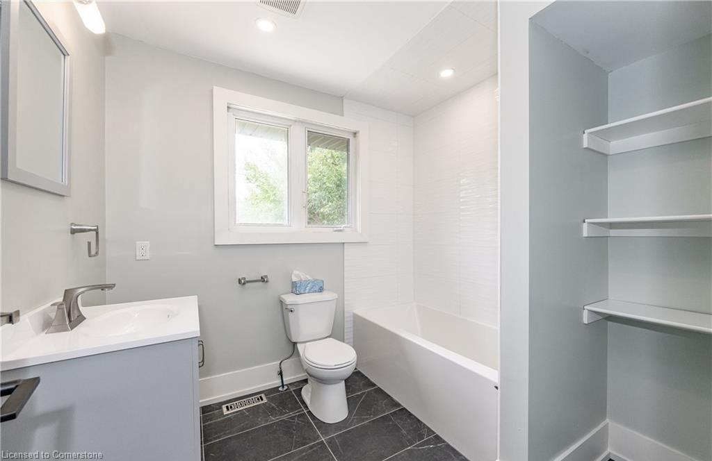 694 Upper Ottawa Street Property Photo 10