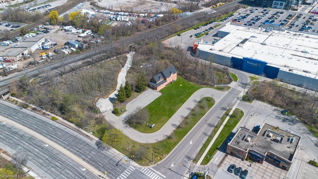 4-923 Brant Street Property Photo 24