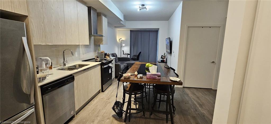 409-55 Duke Street W Property Photo 15