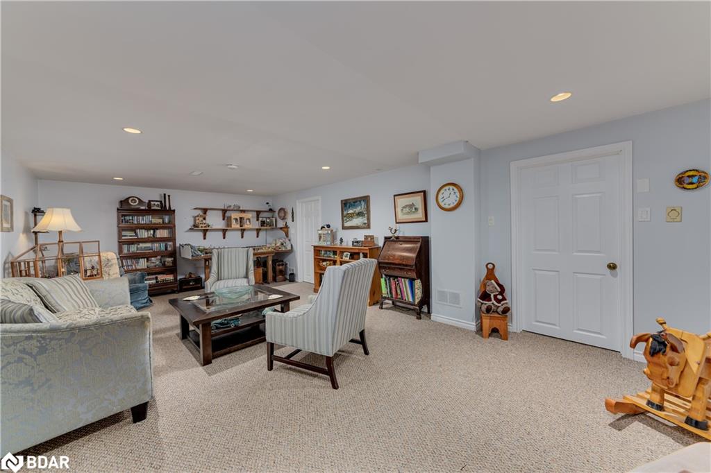 638 Norman Crescent Property Photo 25
