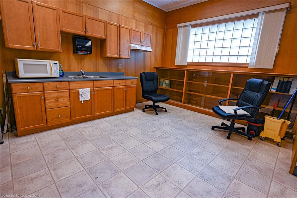 19 Ridout Street W Property Photo 7