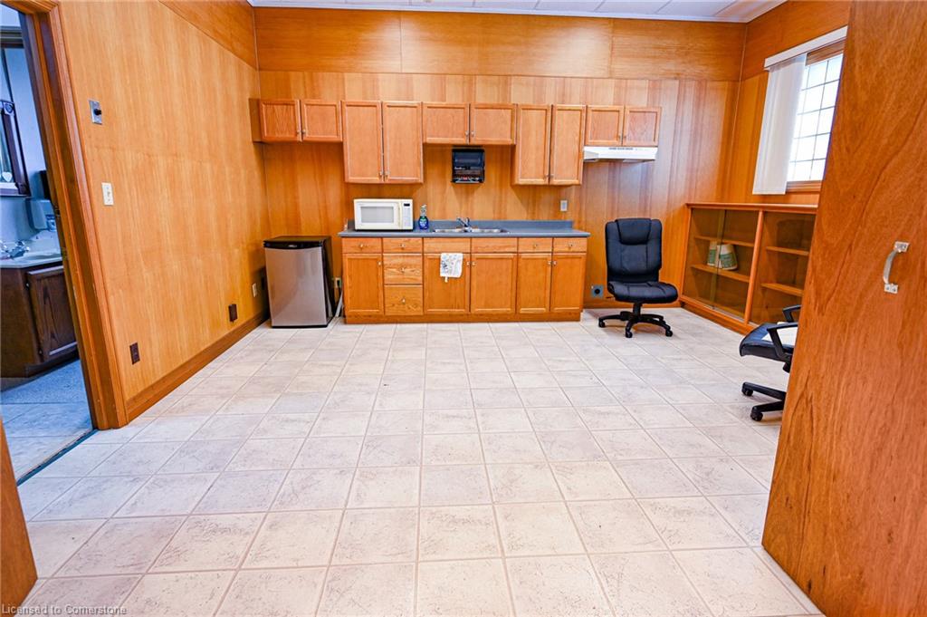 19 Ridout Street W Property Photo 8