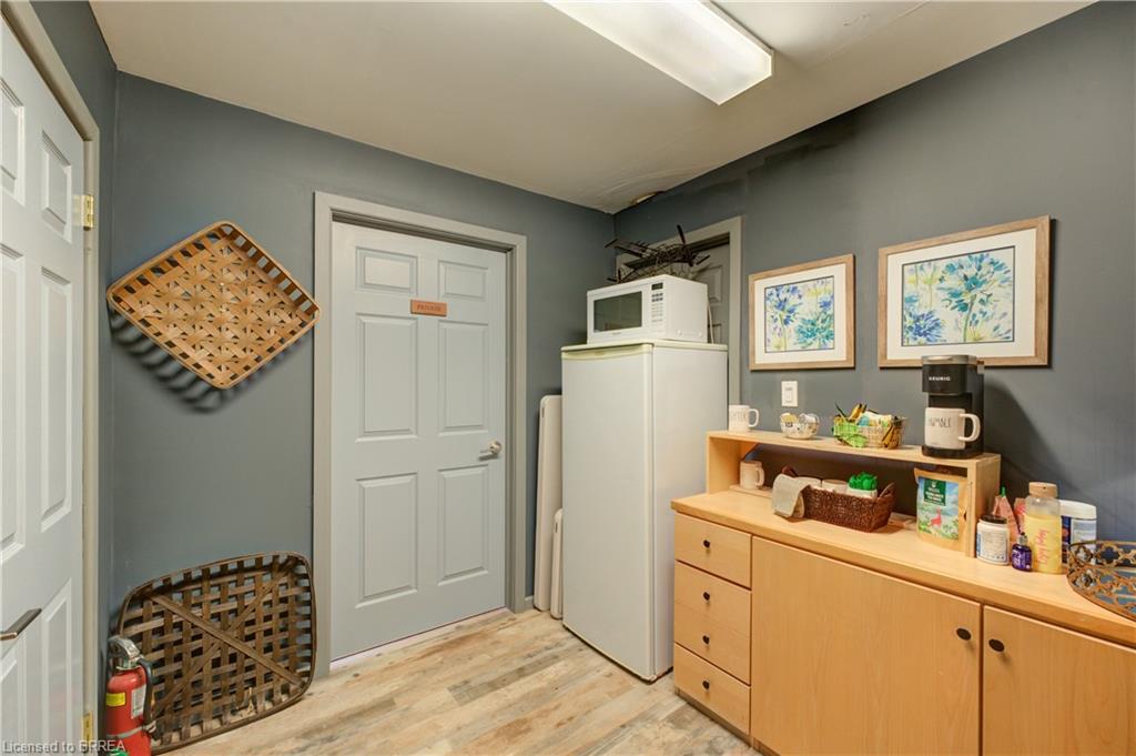 40 Curtis Avenue N Property Photo 11