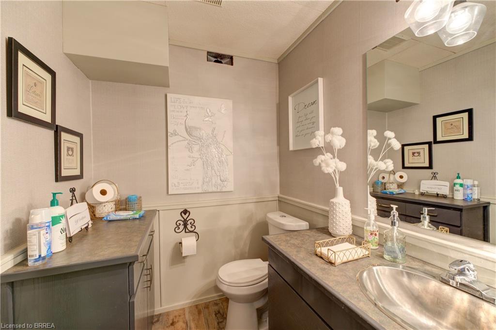 40 Curtis Avenue N Property Photo 12