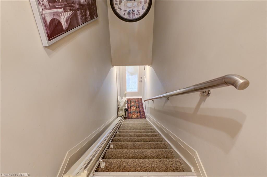 40 Curtis Avenue N Property Photo 16