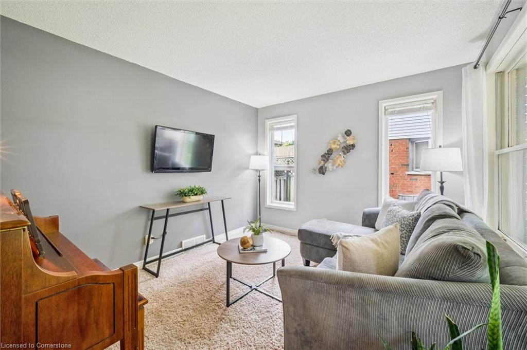 8 Youngman Drive Property Photo 6