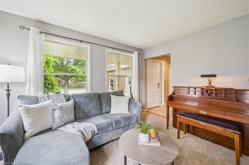 8 Youngman Drive Property Photo 7