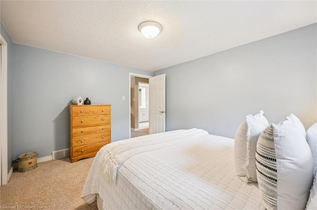 8 Youngman Drive Property Photo 21