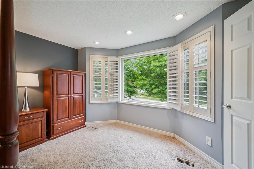 8 Youngman Drive Property Photo 28
