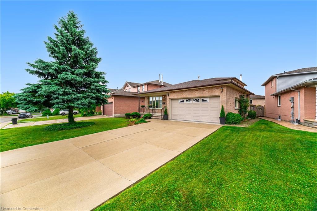 172 Merrilee Crescent Property Photo 1